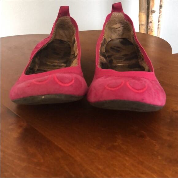 Sam Edelman Fuchsia Embroidered Flats. - Picture 5 of 6